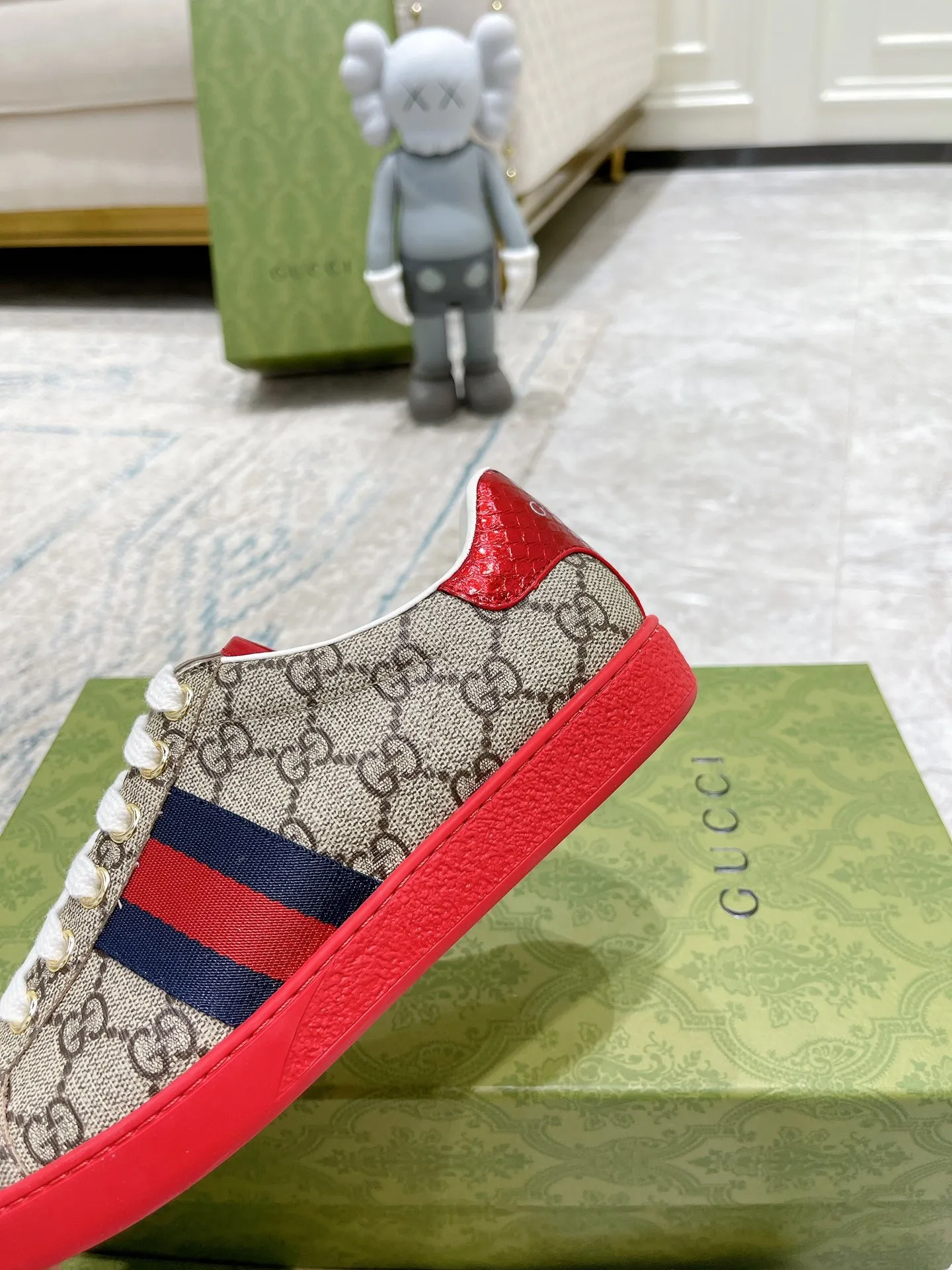 👟👟Ex-factory price 420👟👟 Newly upgraded high version of men's and women's wear, (GUCCI) official website's latest casual and fashionable couple shoes, hot style The style is simple and elegant, exclusive for couples. Unique official website latest brand elements 👑 original Gucci decoration, fashionable and generous, original material cowhide ✅ sheepskin lining, official website designated wear-resistant casual outsole, real-life photos of classic models in the counter, women's 35-40, men's 38--44 sizes